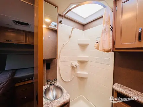 2019 Thor Four Winds 25V RV Photo 4