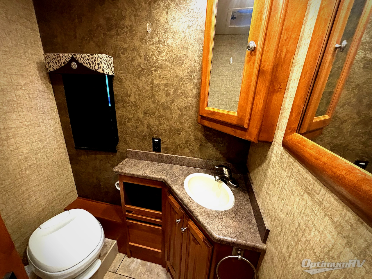 2015 Tiffin Allegro 36 LA Photo 15