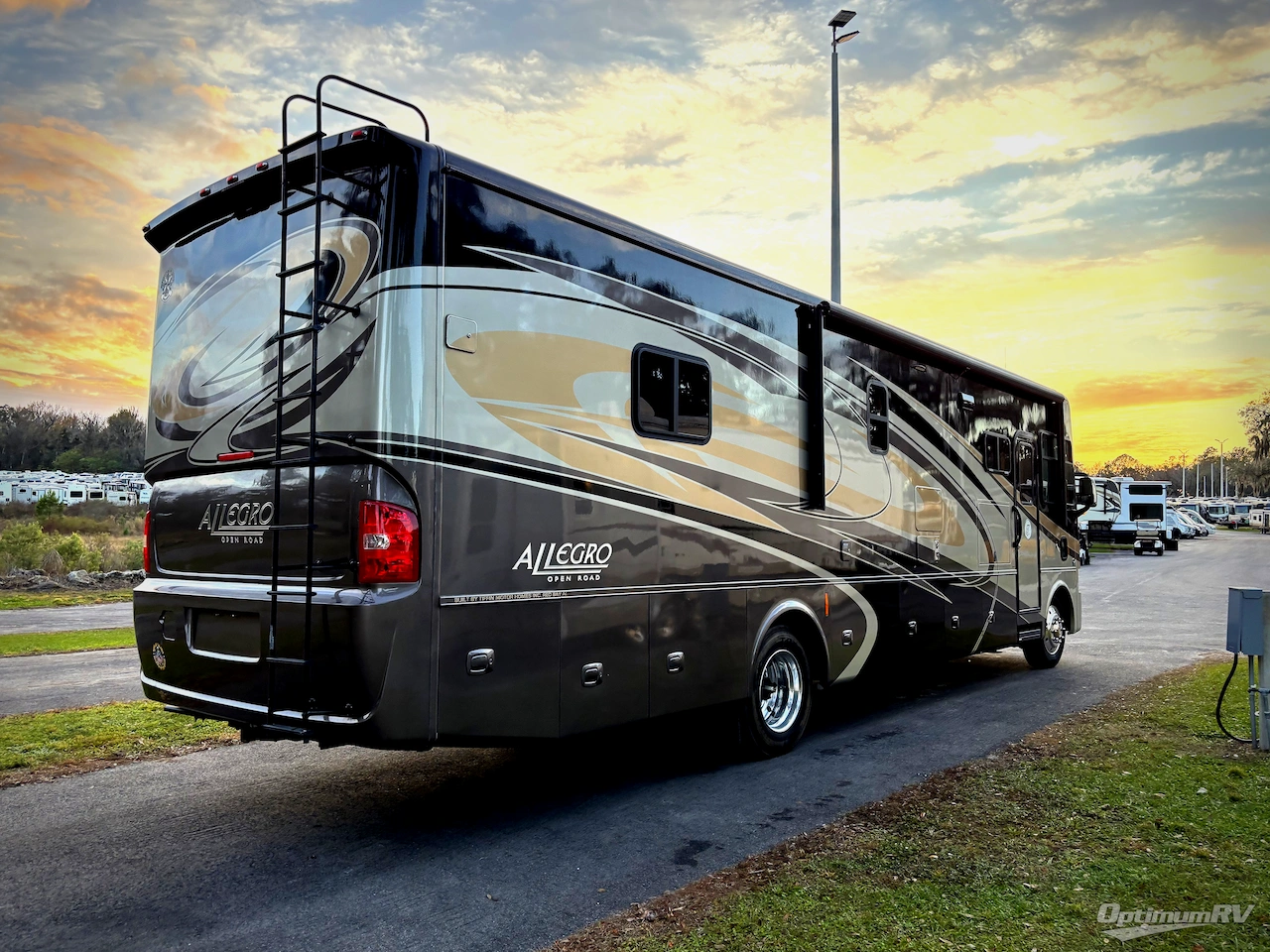 2015 Tiffin Allegro 36 LA Photo 2