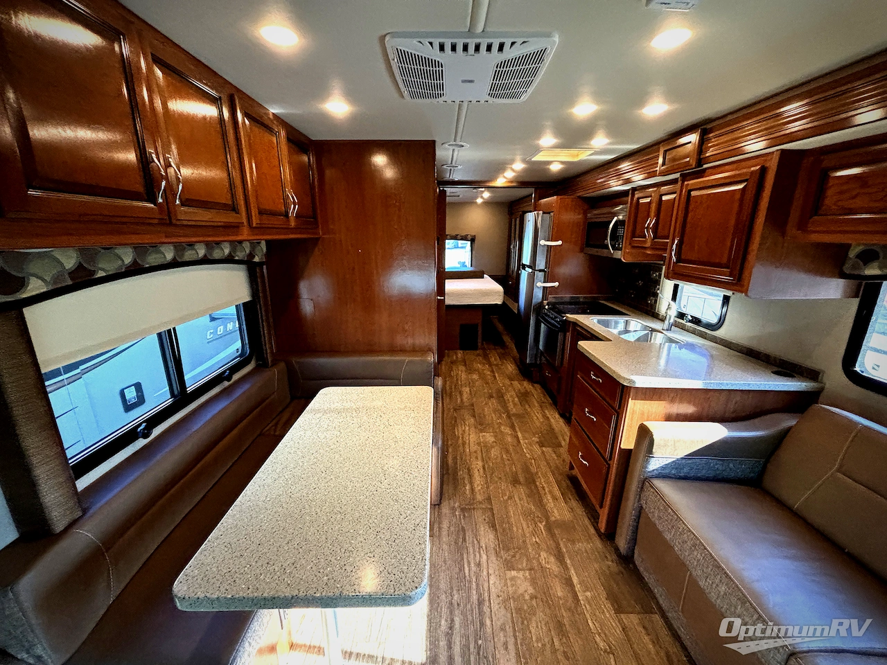 2017 Ford E-450 photo 4