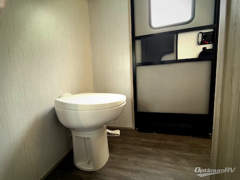 2022 Cruiser Twilight Signature TWS3300 RV Photo 3