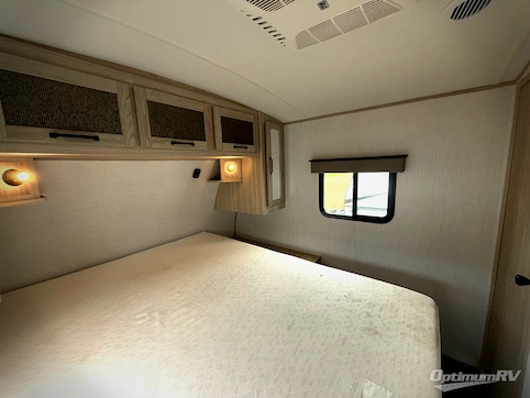 2022 Cruiser Twilight Signature TWS3300 RV Photo 4