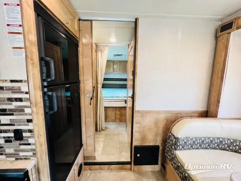 2019 Coachmen Leprechaun 319MB Ford 450 RV Photo 3
