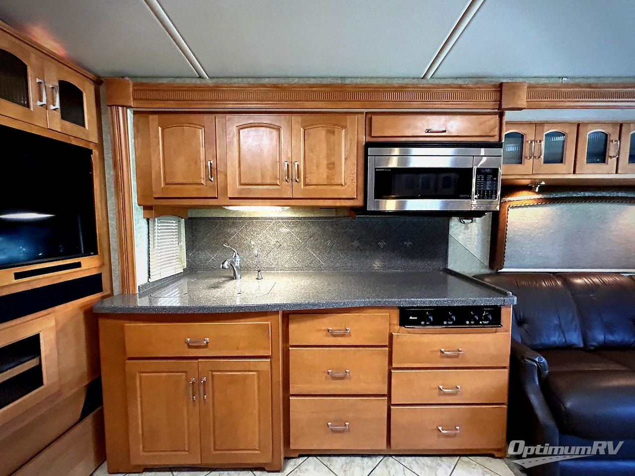 2008 Winnebago Tour 40WD Photo 6