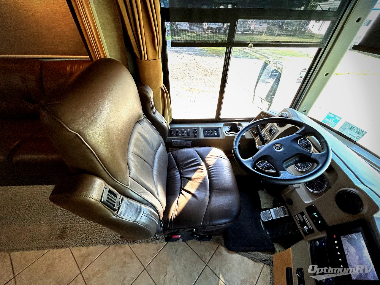 2008 Winnebago Tour 40WD Photo 7