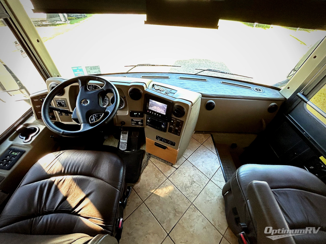 2008 Winnebago Tour 40WD Photo 8