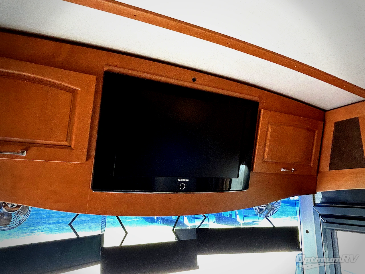 2008 Winnebago Tour 40WD Photo 10
