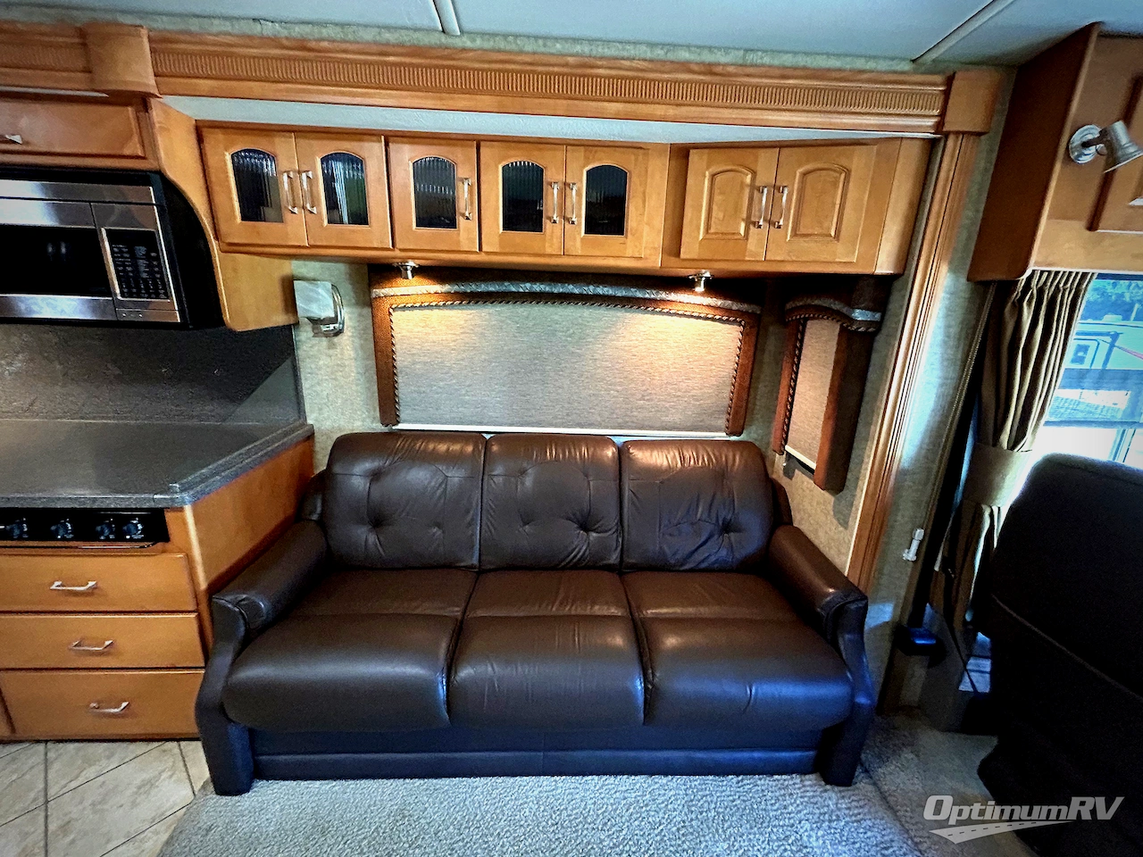 2008 Winnebago Tour 40WD Photo 11