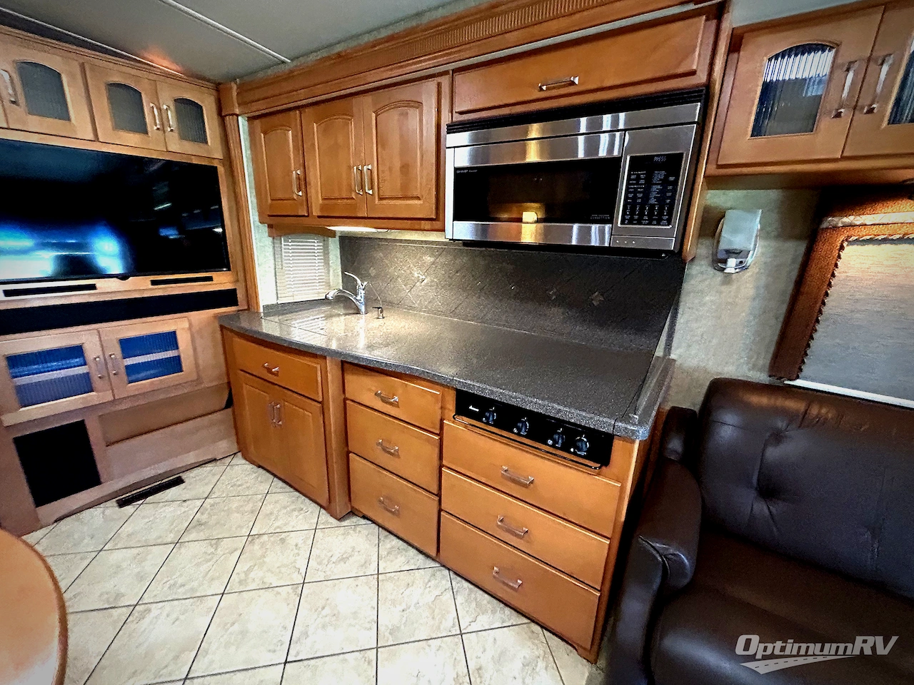 2008 Winnebago Tour 40WD Photo 12