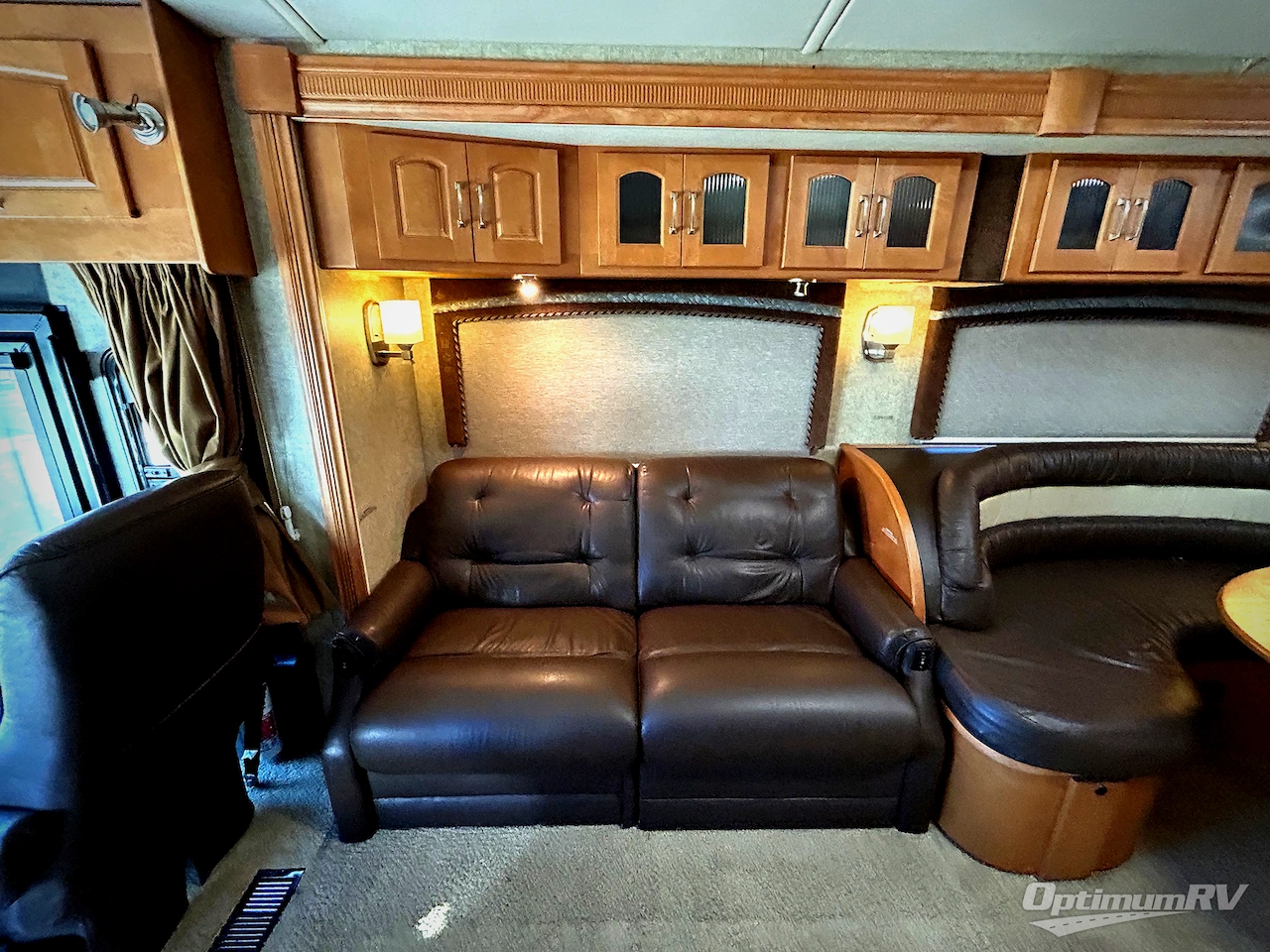 2008 Winnebago Tour 40WD Photo 14