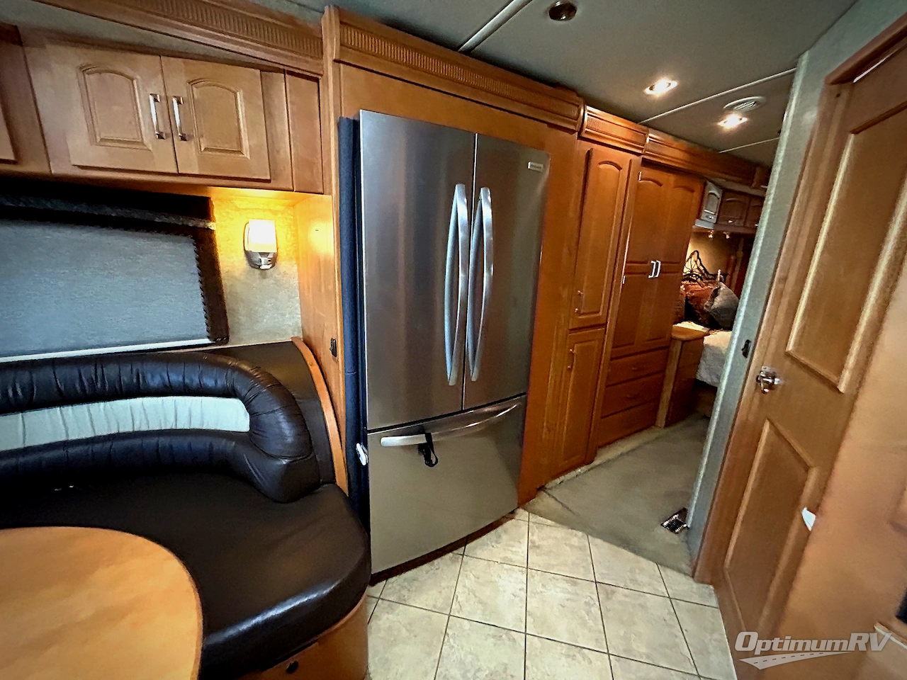 2008 Winnebago Tour 40WD Photo 16