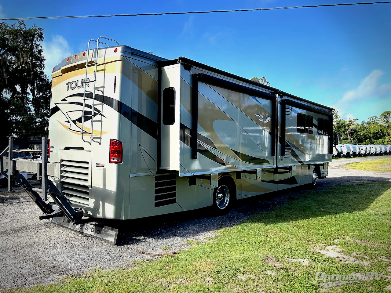 2008 Winnebago Tour 40WD Photo 2