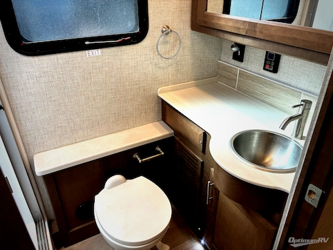 2022 Thor Aria 3401 RV Photo 4