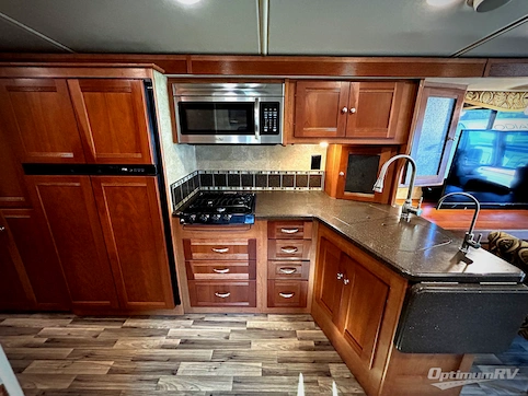 2017 Winnebago Sightseer 33C RV Photo 2