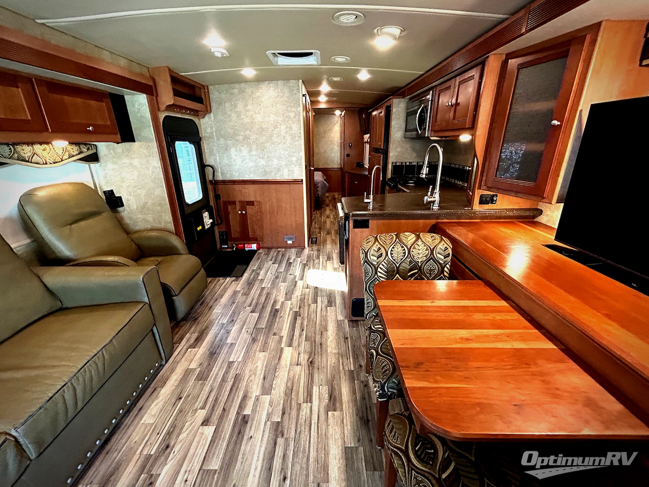 2017 Winnebago Sightseer 33C Photo 4