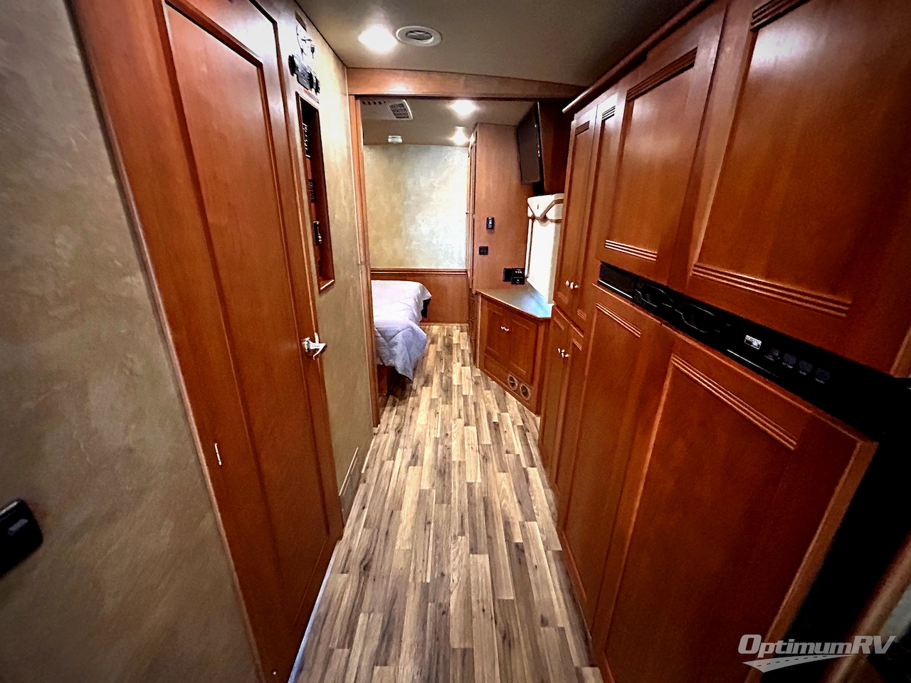 2017 Winnebago Sightseer 33C Photo 13