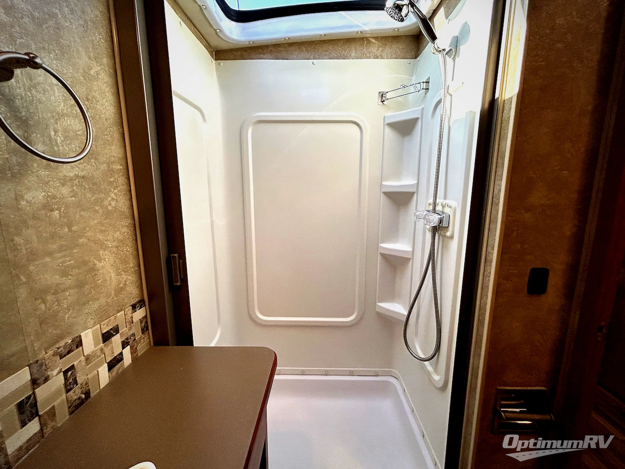 2017 Winnebago Sightseer 33C Photo 15