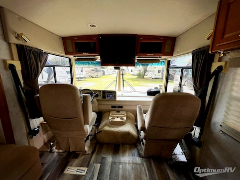 2005 Winnebago Sightseer 30 B RV Photo 2