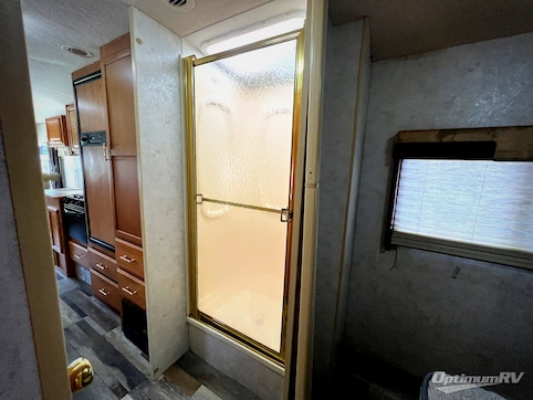 2005 Winnebago Sightseer 30 B RV Photo 4