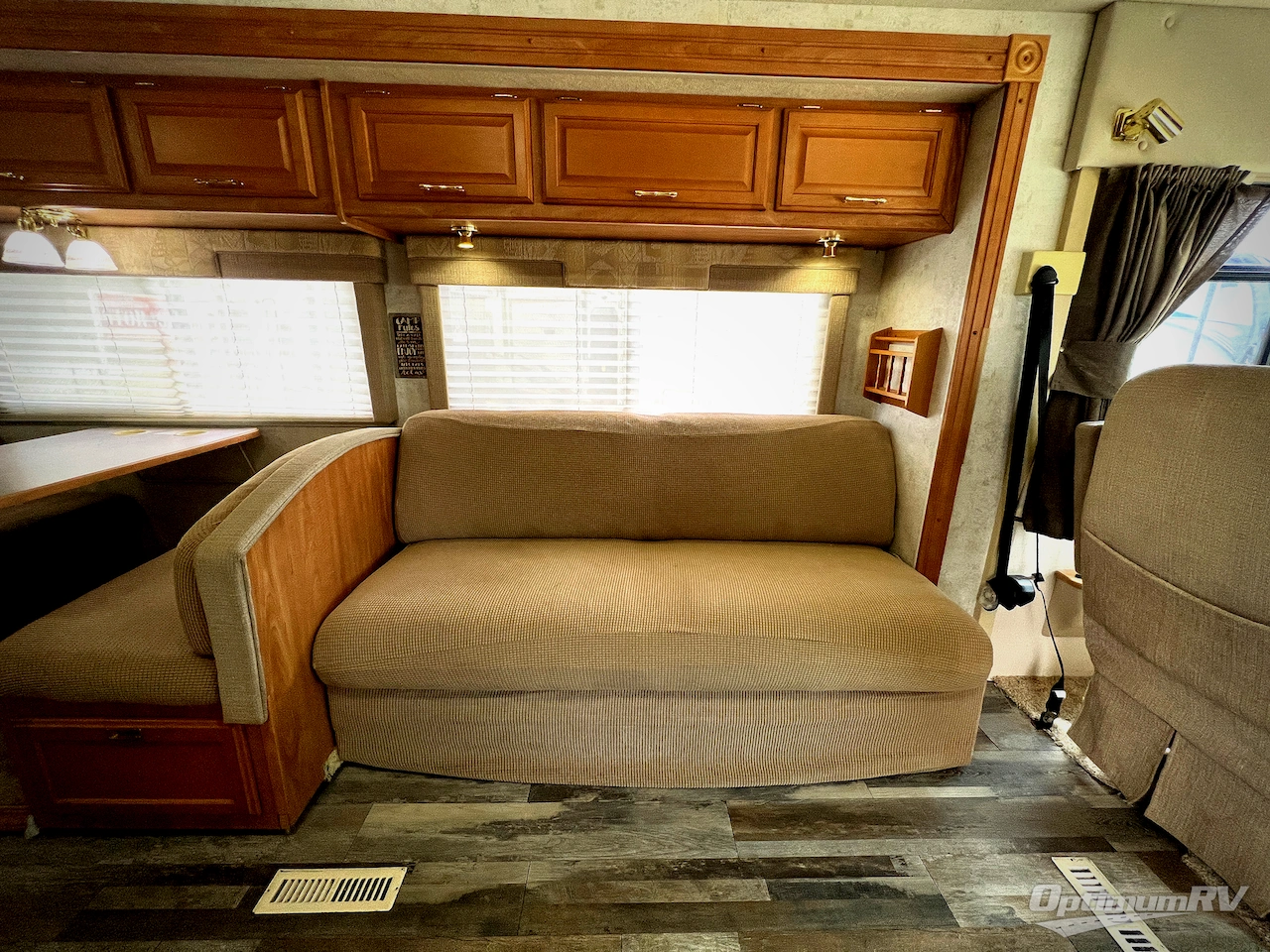 2005 Winnebago Sightseer 30 B Photo 8