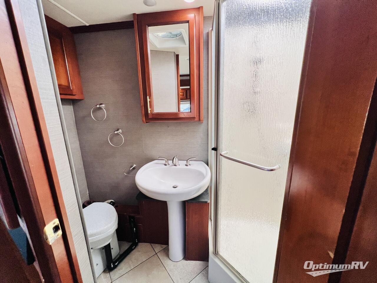2016 Fleetwood Bounder 33C Photo 20