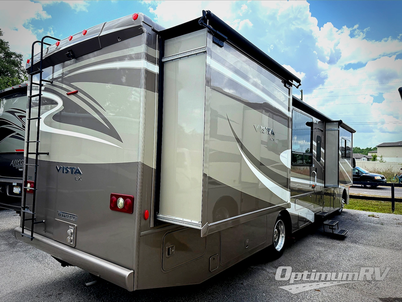 2016 Winnebago Vista LX 36Y Photo 2