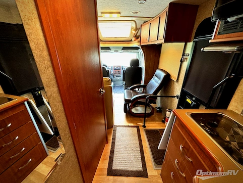 2009 Itasca Navion IQ 24DL RV Photo 2