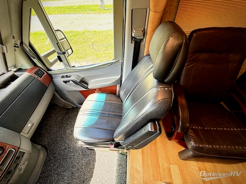 2009 Itasca Navion IQ 24DL RV Photo 3