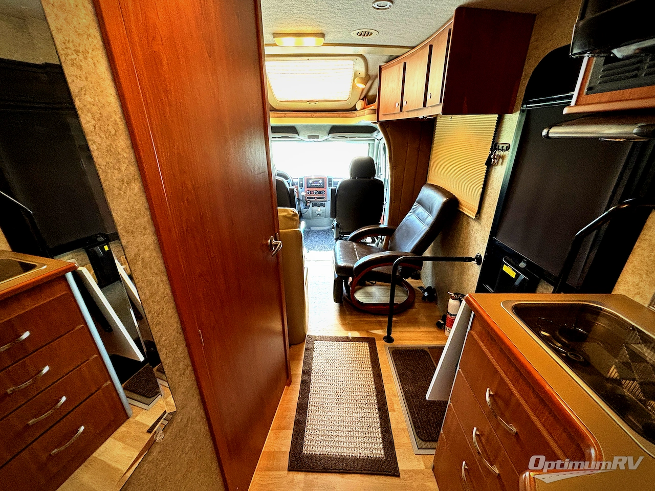 2009 Itasca Navion IQ 24DL Photo 5