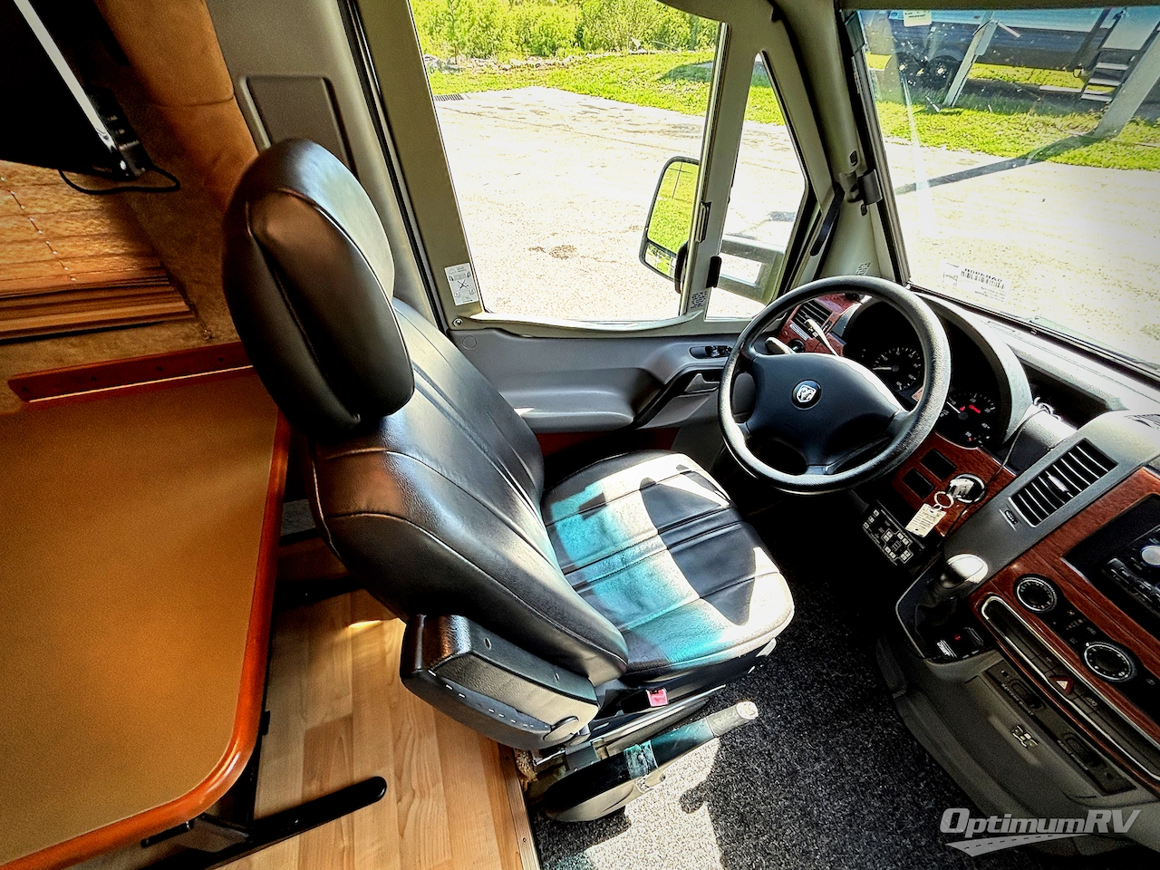 2009 Itasca Navion IQ 24DL Photo 7