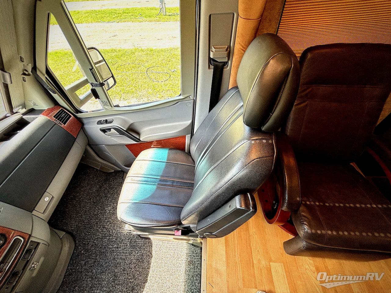 2009 Itasca Navion IQ 24DL Photo 9