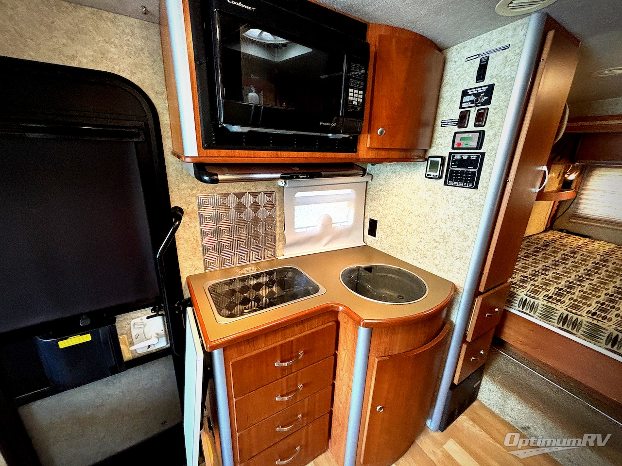2009 Itasca Navion IQ 24DL Photo 14