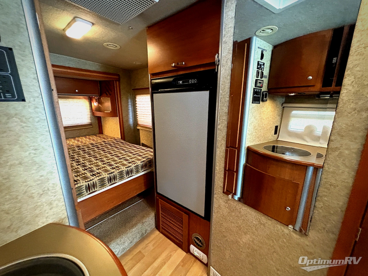 2009 Itasca Navion IQ 24DL Photo 15