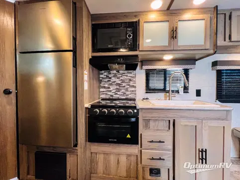 2022 Gulf Stream Conquest Special Edition Series 26BHG RV Photo 4