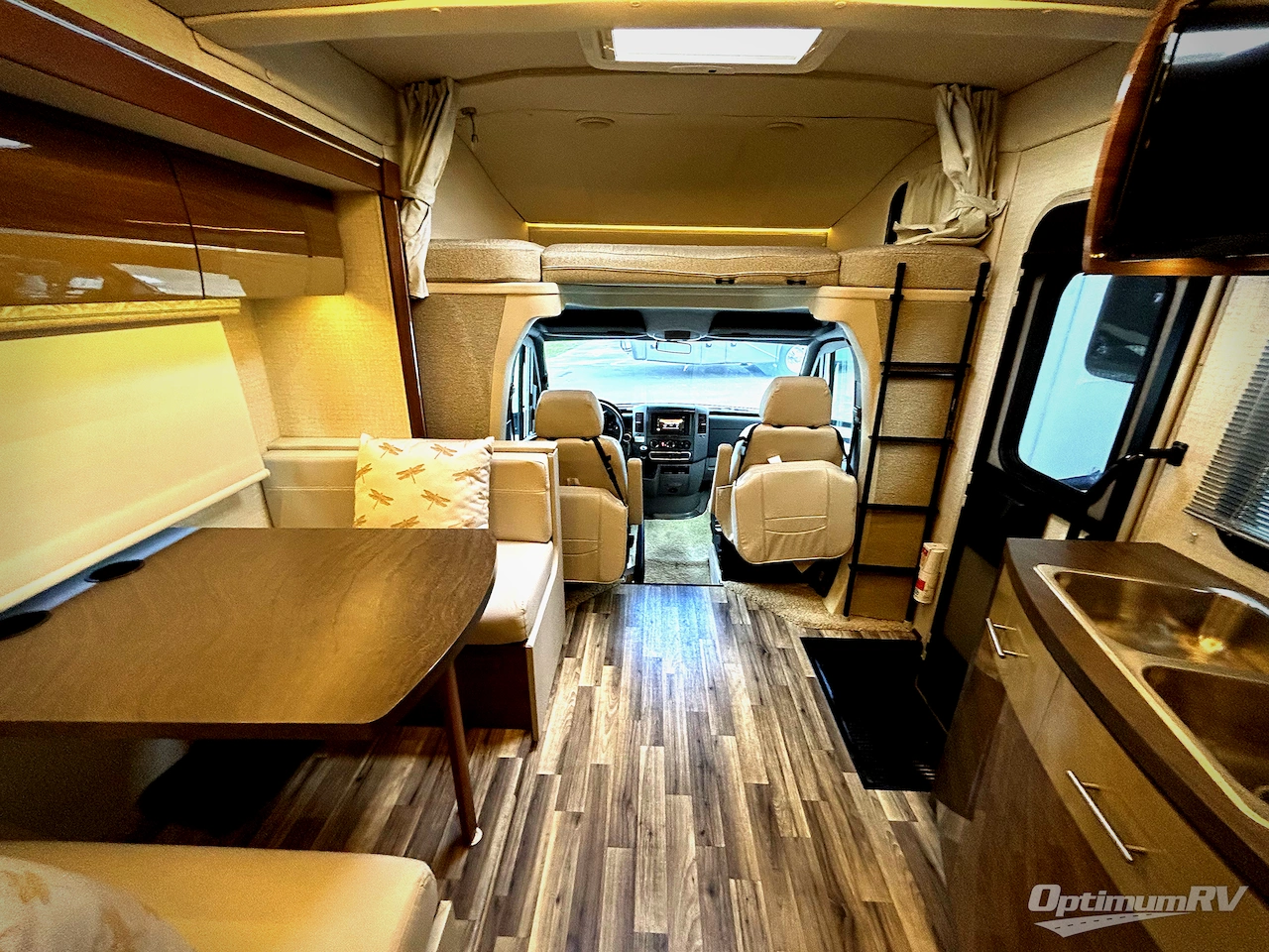 2017 Itasca Navion 24G Photo 5