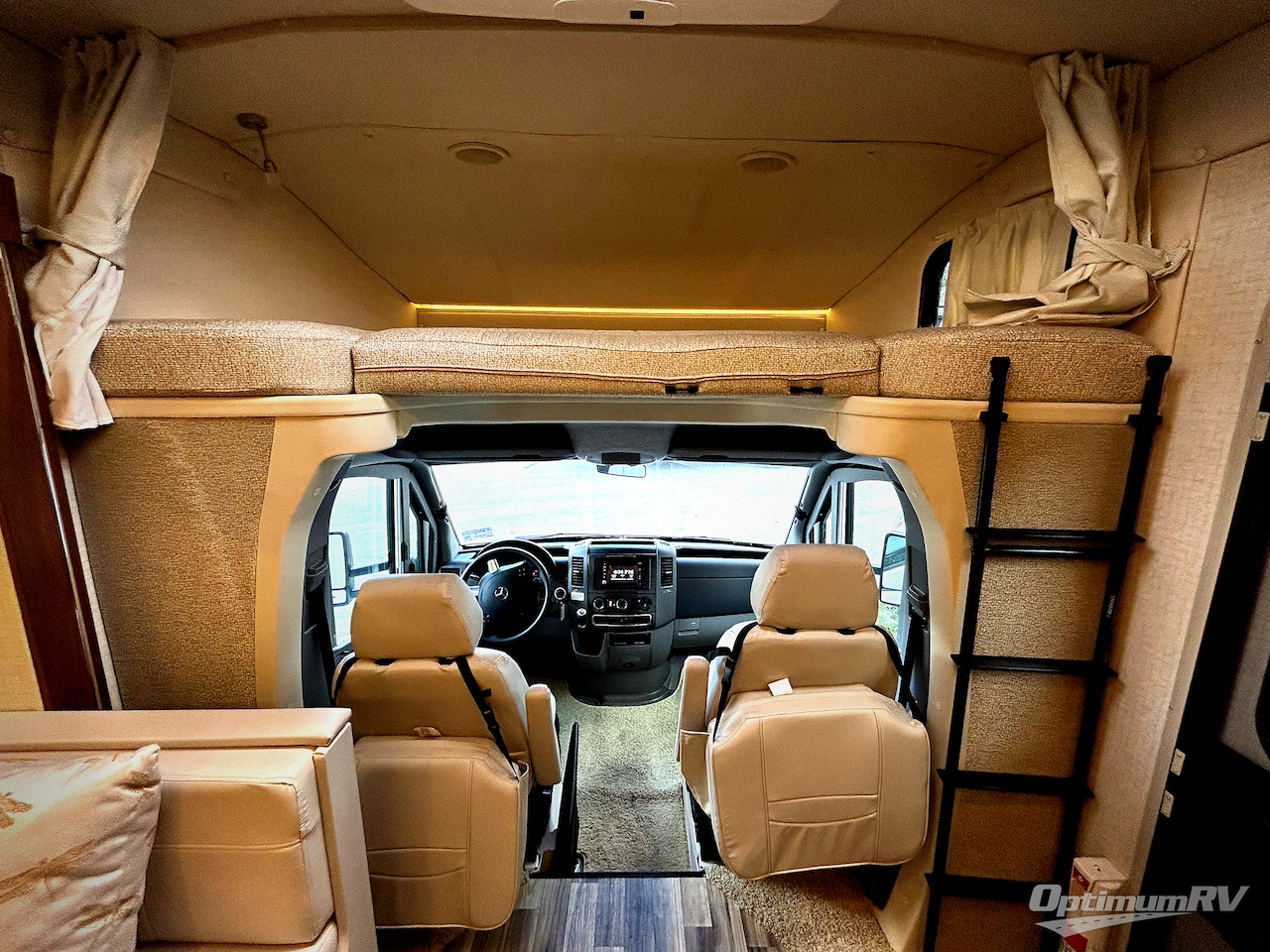 2017 Itasca Navion 24G Photo 10