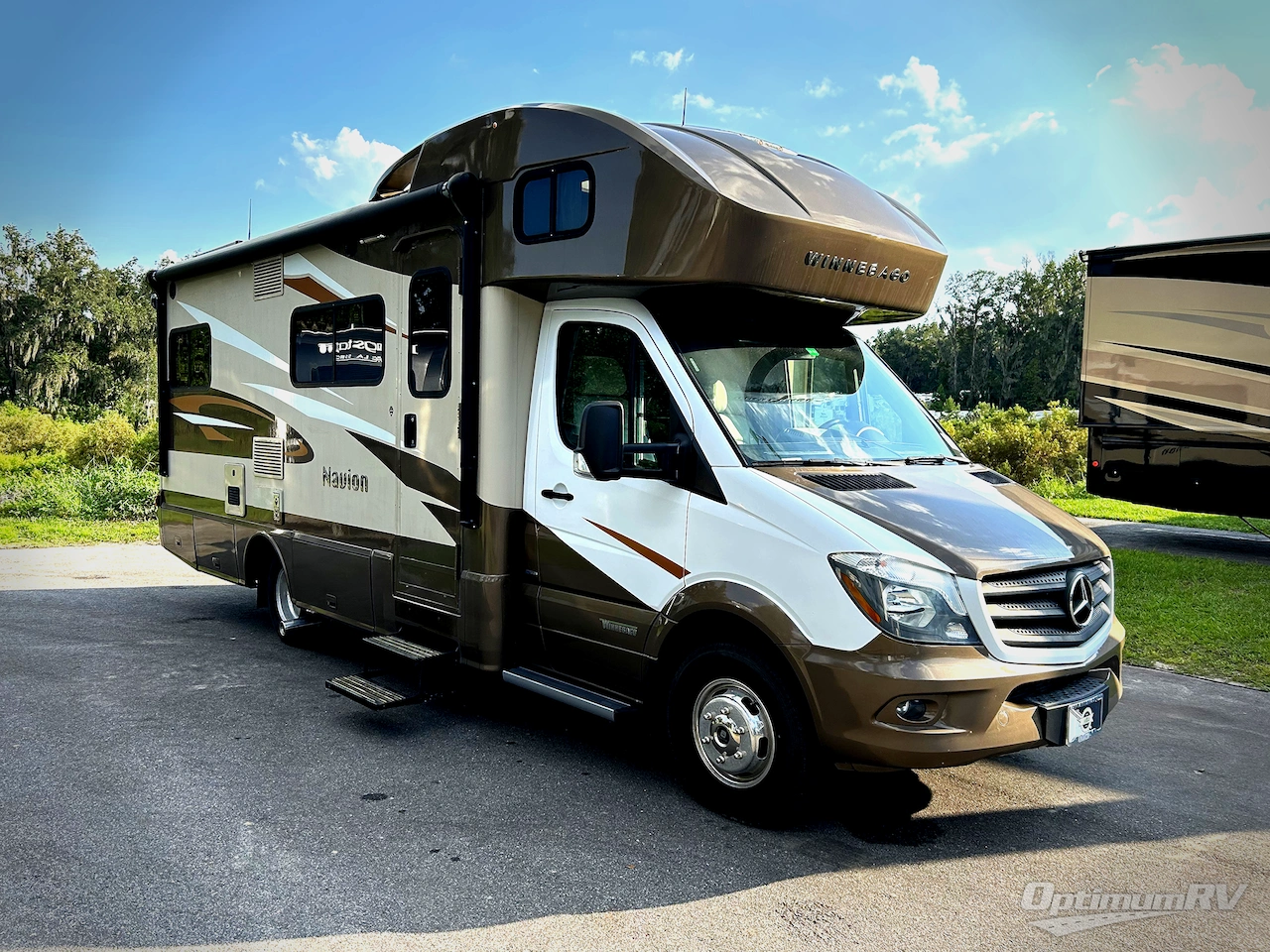 2017 Itasca Navion 24G Photo 1