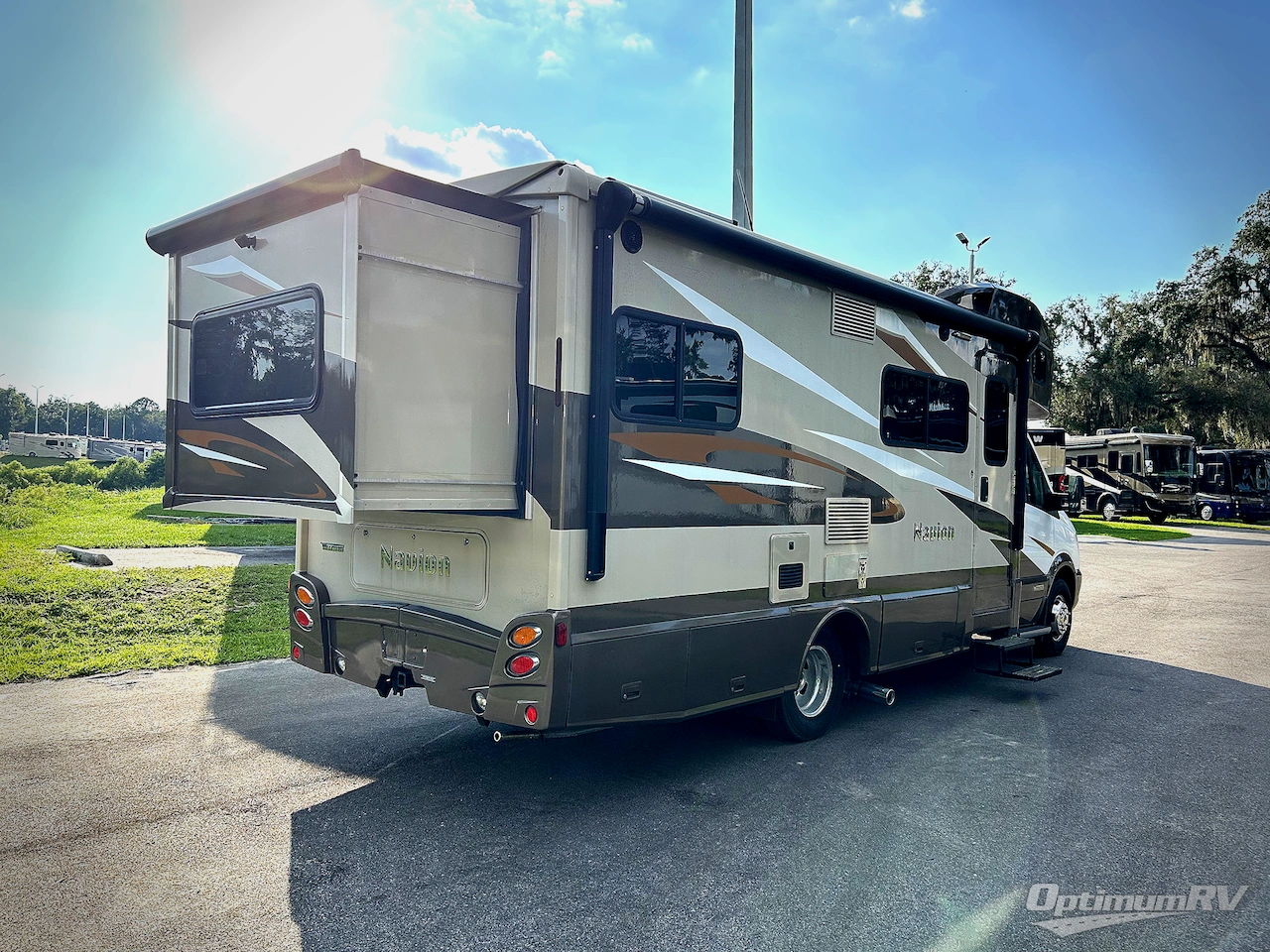 2017 Itasca Navion 24G Photo 2