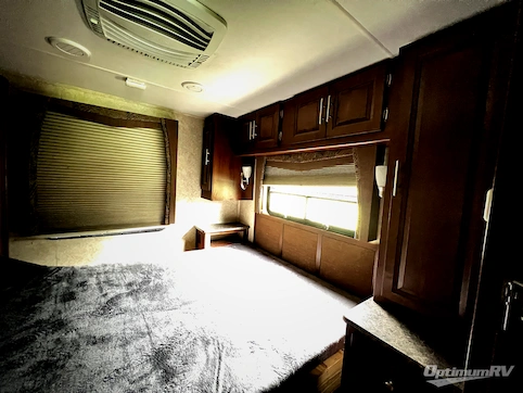 2015 Forest River Georgetown 351DS RV Photo 4