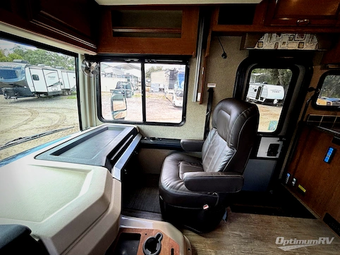 2018 Fleetwood Bounder 34S RV Photo 4