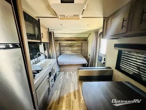 2022 Gulf Stream Trailmaster Ultra-Lite 248BH RV Photo 4