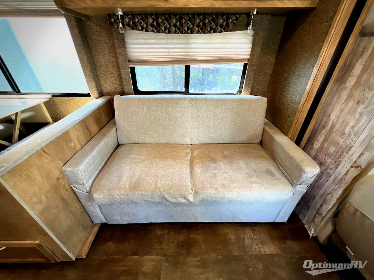2017 Gulf Stream Conquest 3616 Photo 9