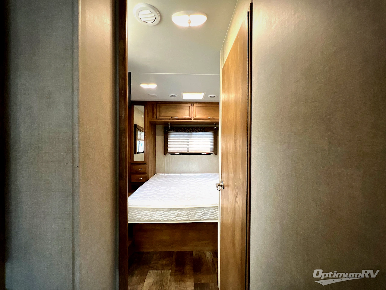 2017 Gulf Stream Conquest 3616 Photo 16