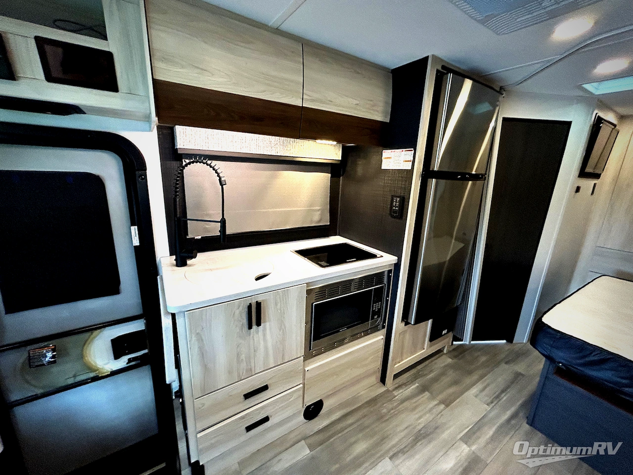 2023 Forest River Sunseeker MBS 2400B Photo 13