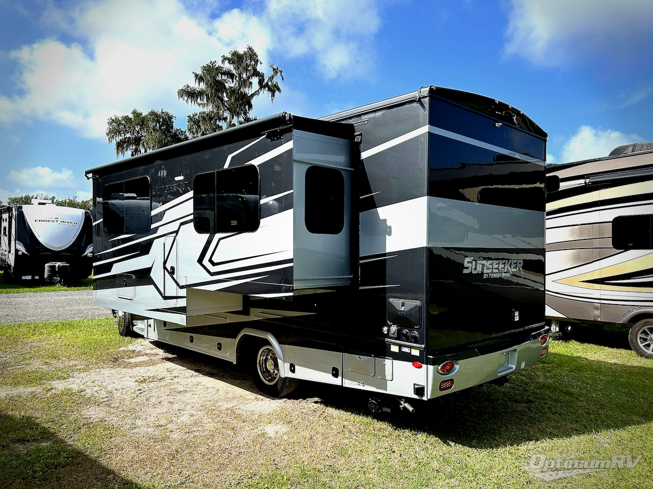 2023 Forest River Sunseeker MBS 2400B Photo 3