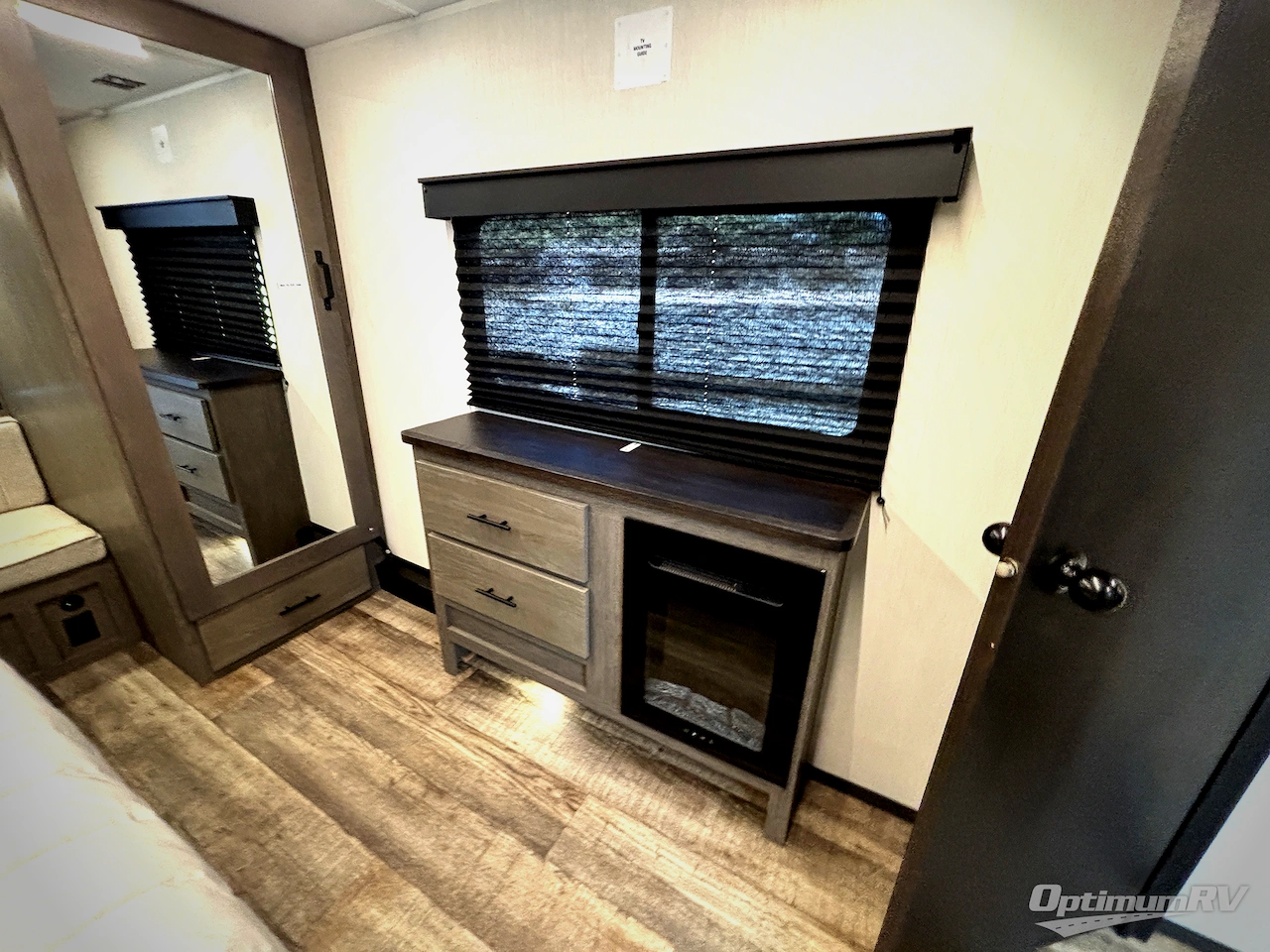 2025 Forest River Cherokee Arctic Wolf Suite 3750SUITE Photo 12