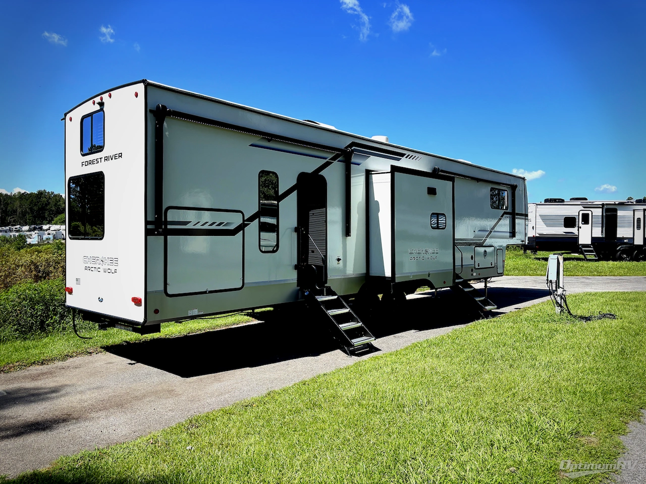2025 Forest River Cherokee Arctic Wolf Suite 3750SUITE Photo 2