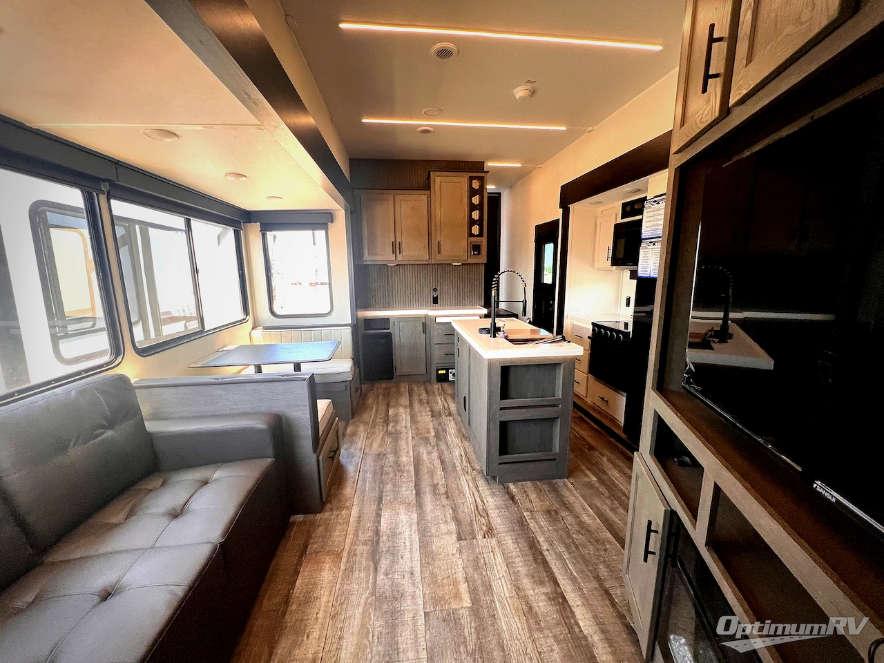2025 Forest River Cherokee Arctic Wolf Suite 3750SUITE Photo 5