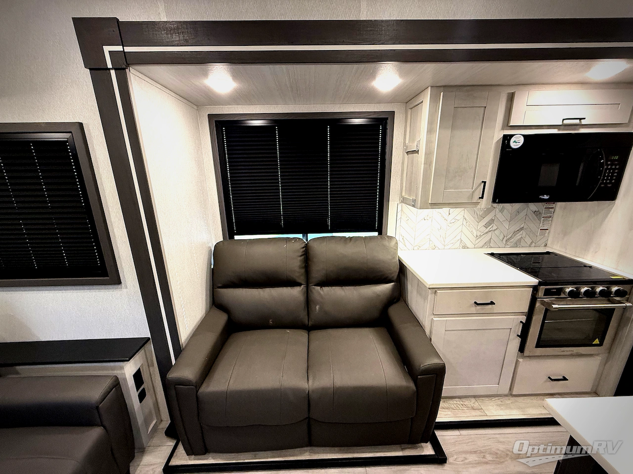 2025 East To West Tandara 386MB-OK Photo 8