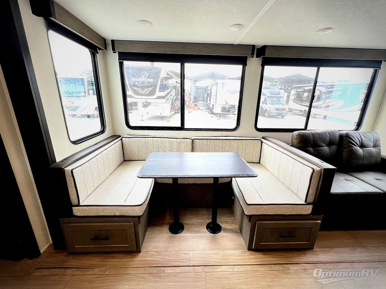 2026 Forest River Cherokee Arctic Wolf 287BH Photo 8